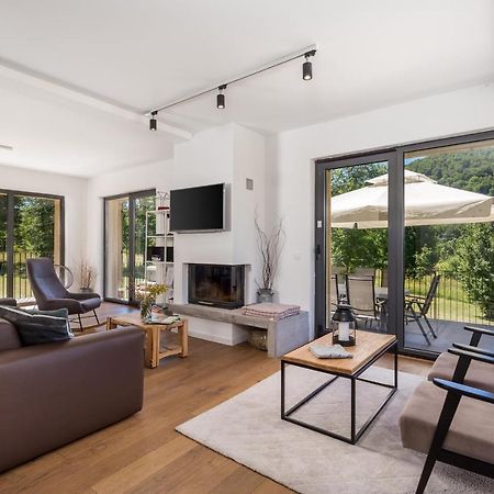 Modern Alpine Monsalbius Chalet Baske Ostarije Dış mekan fotoğraf