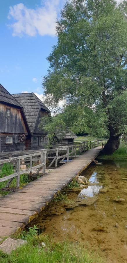 Modern Alpine Monsalbius Chalet Baske Ostarije Dış mekan fotoğraf