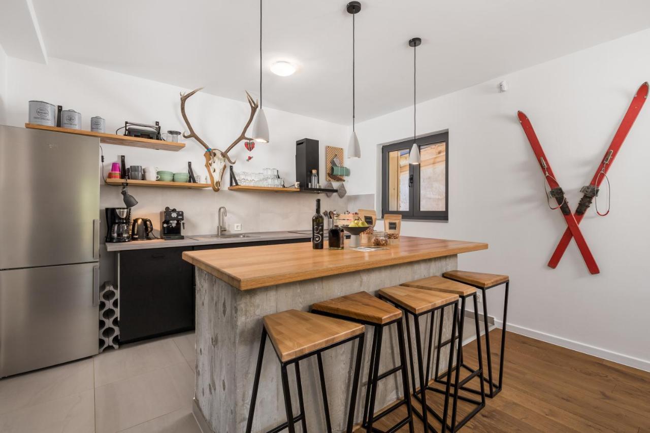 Modern Alpine Monsalbius Chalet Baske Ostarije Dış mekan fotoğraf