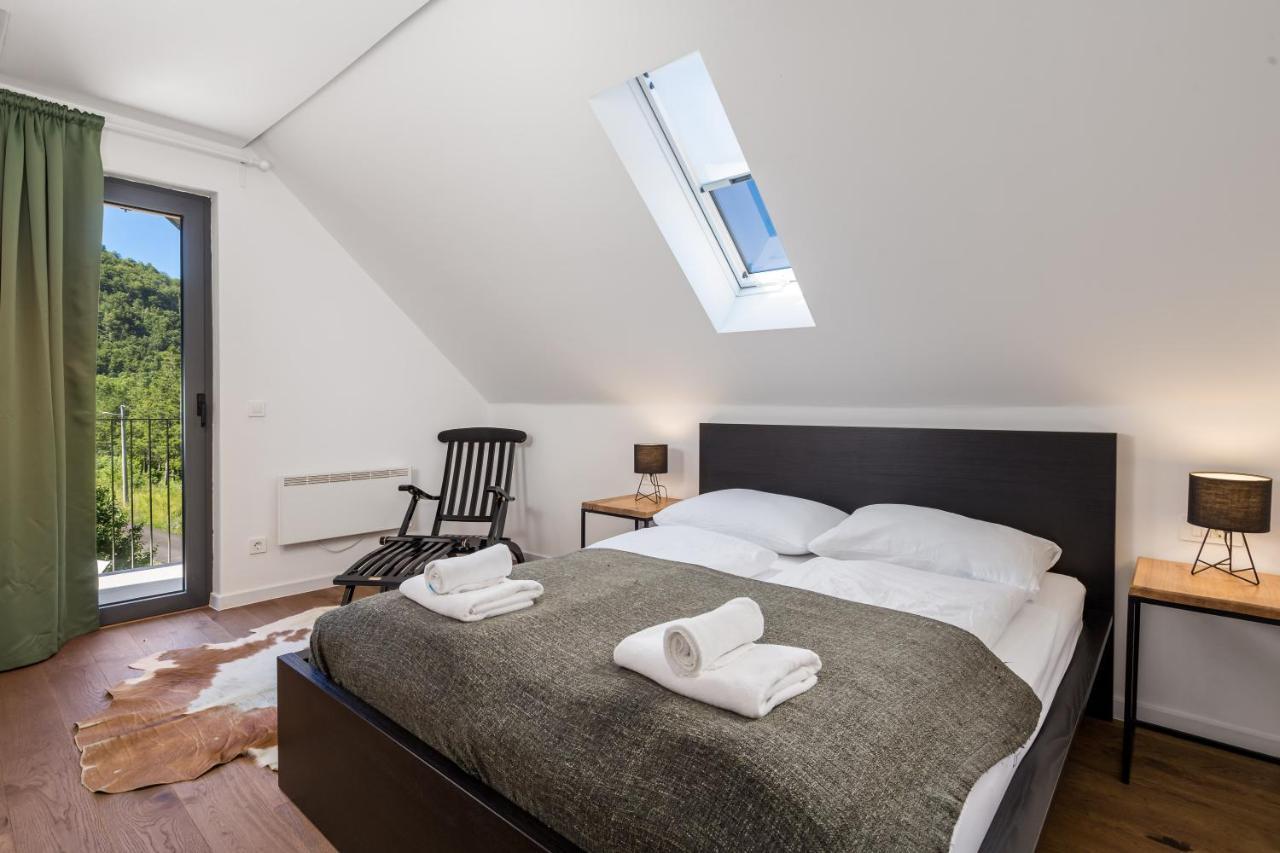 Modern Alpine Monsalbius Chalet Baske Ostarije Dış mekan fotoğraf