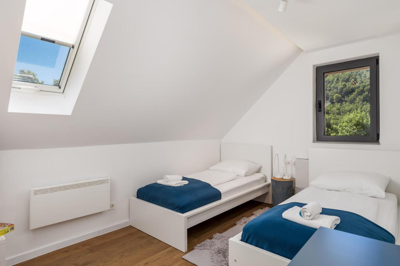 Modern Alpine Monsalbius Chalet Baske Ostarije Dış mekan fotoğraf