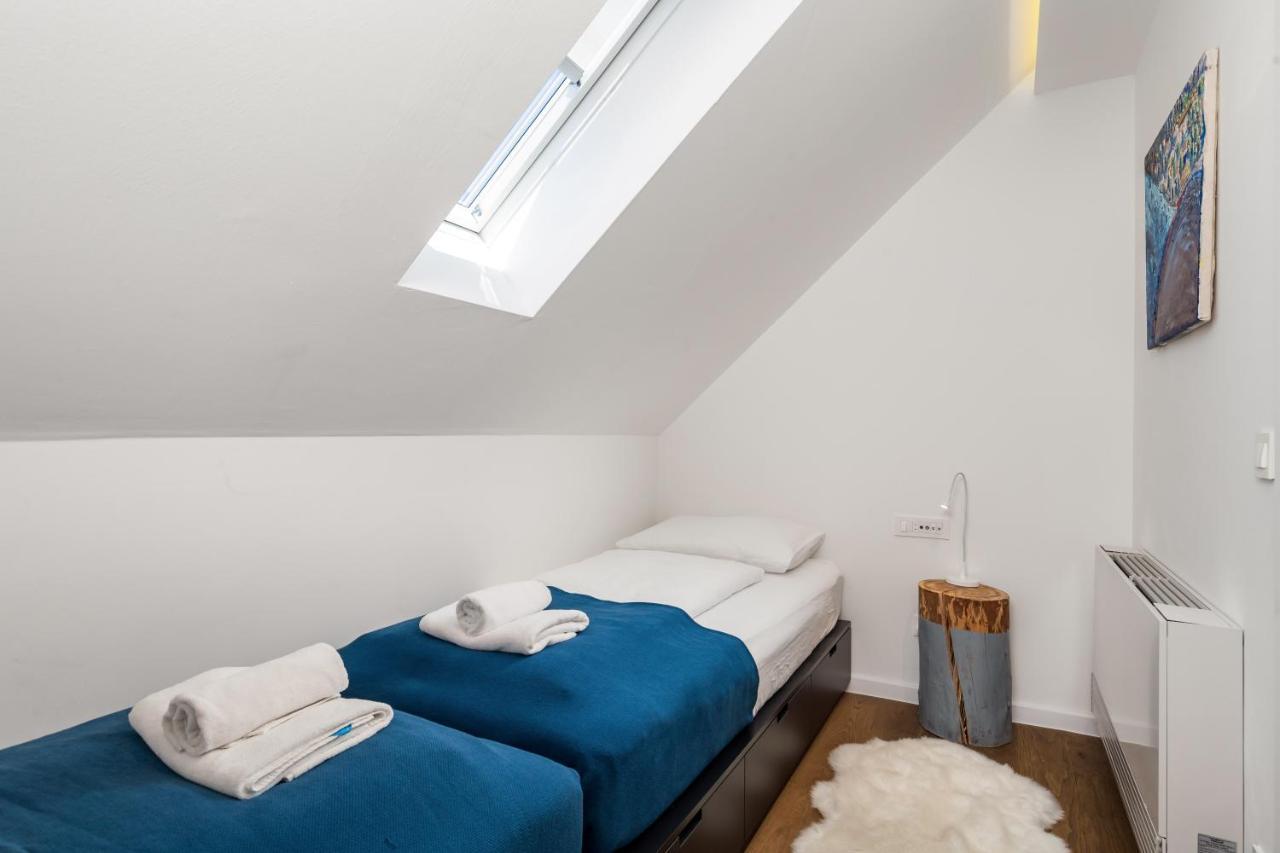 Modern Alpine Monsalbius Chalet Baske Ostarije Dış mekan fotoğraf