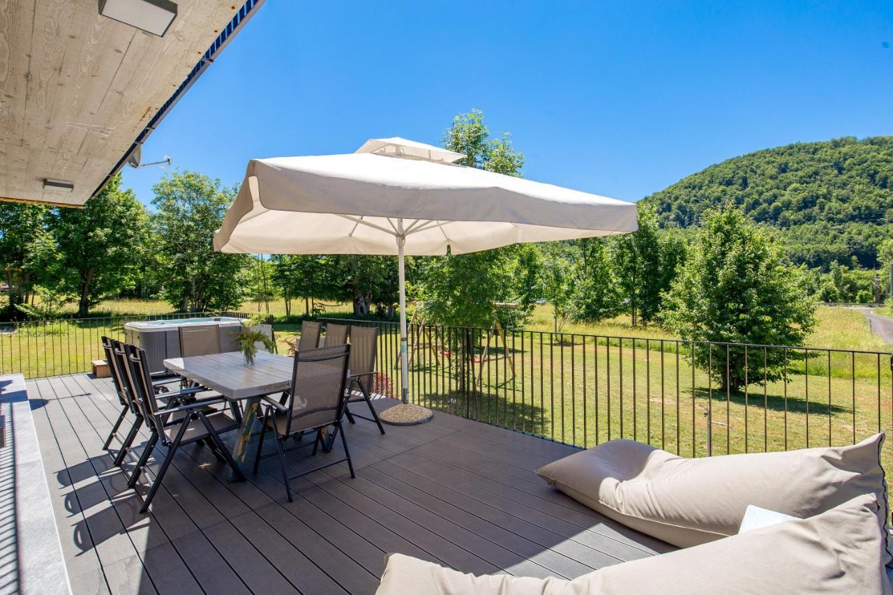 Modern Alpine Monsalbius Chalet Baske Ostarije Dış mekan fotoğraf