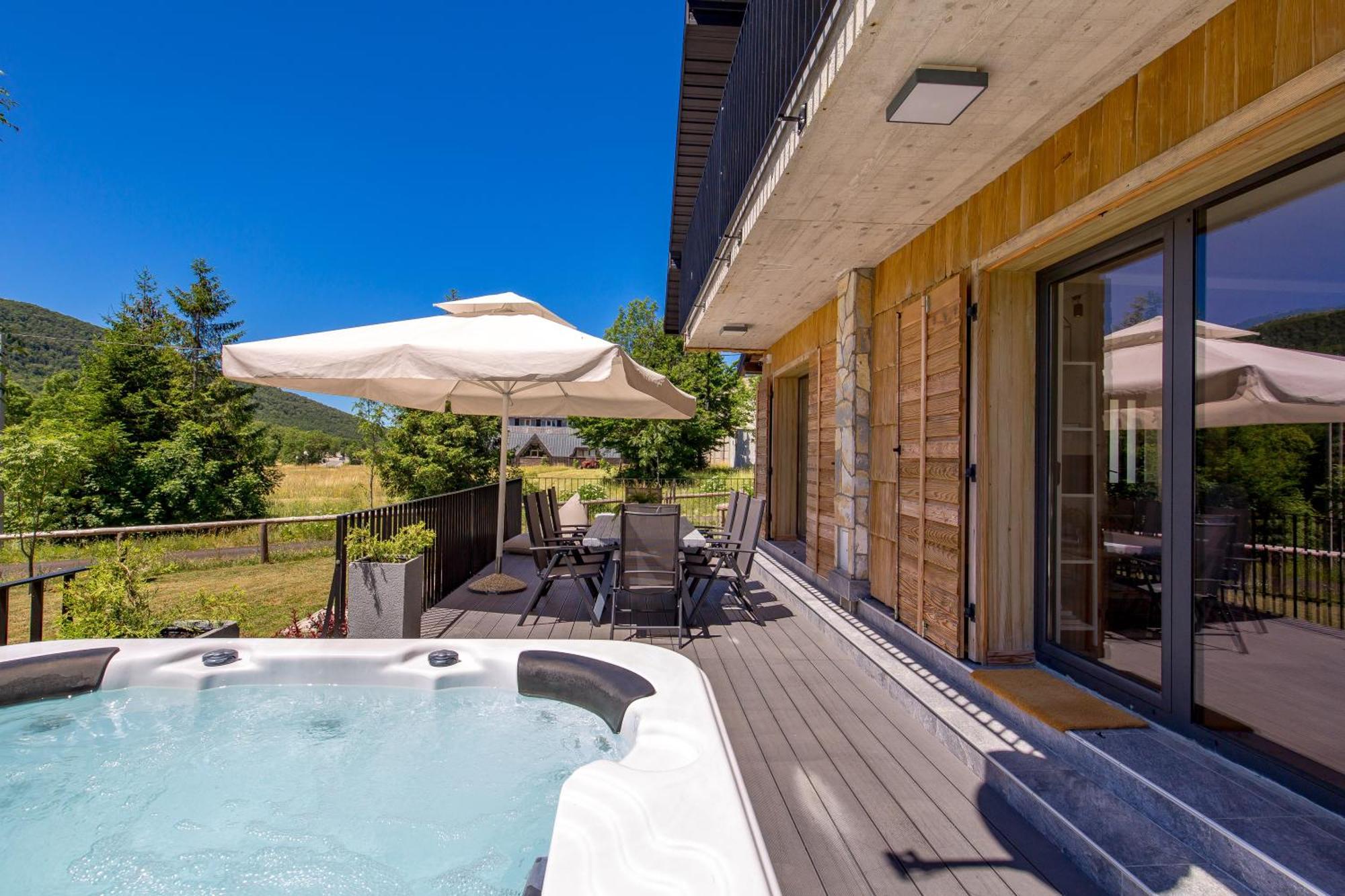 Modern Alpine Monsalbius Chalet Baske Ostarije Dış mekan fotoğraf