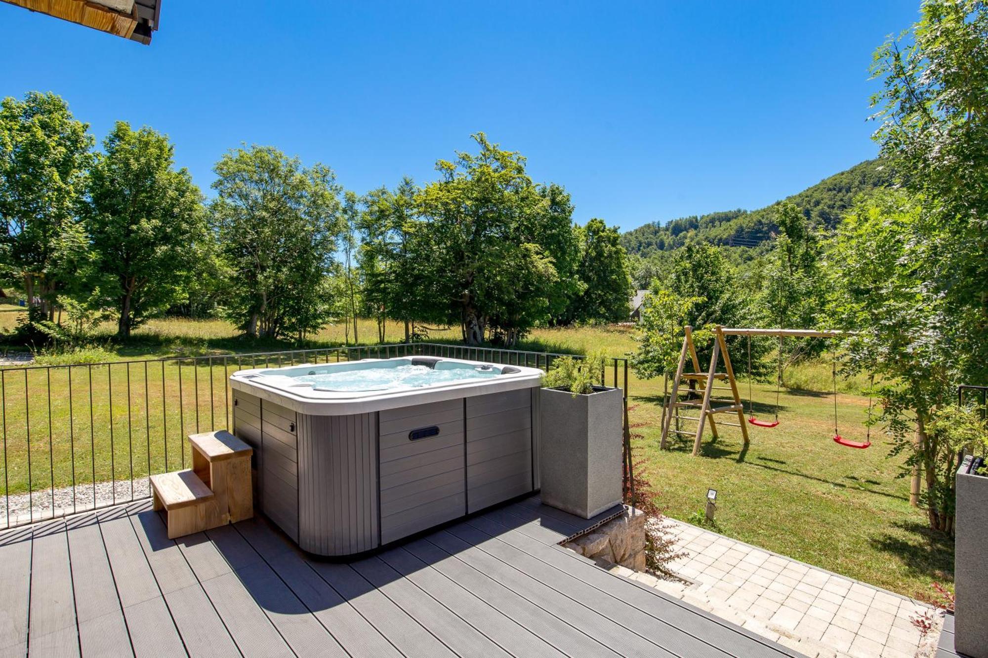 Modern Alpine Monsalbius Chalet Baske Ostarije Dış mekan fotoğraf